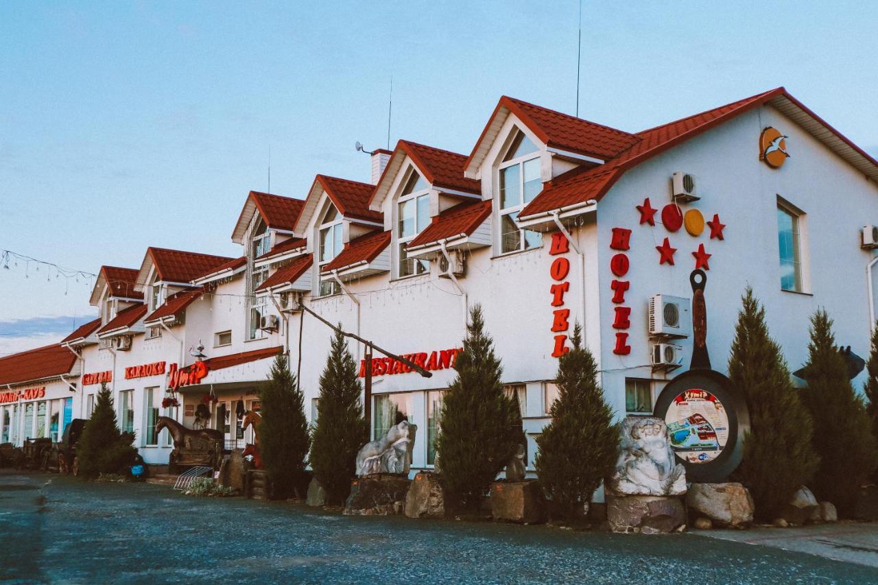 Hotel Complex Khutor à Velyka Omelyana Extérieur photo