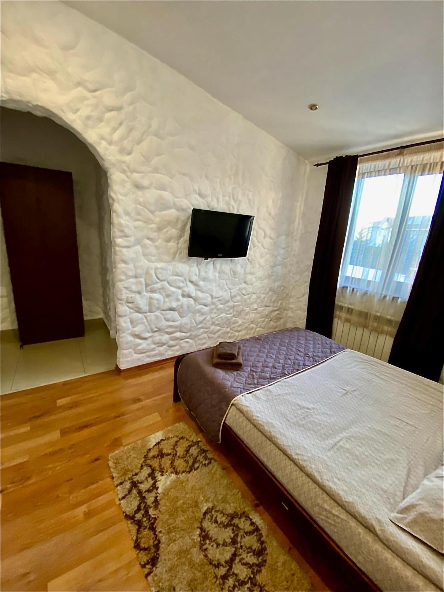 Hotel Complex Khutor à Velyka Omelyana Extérieur photo