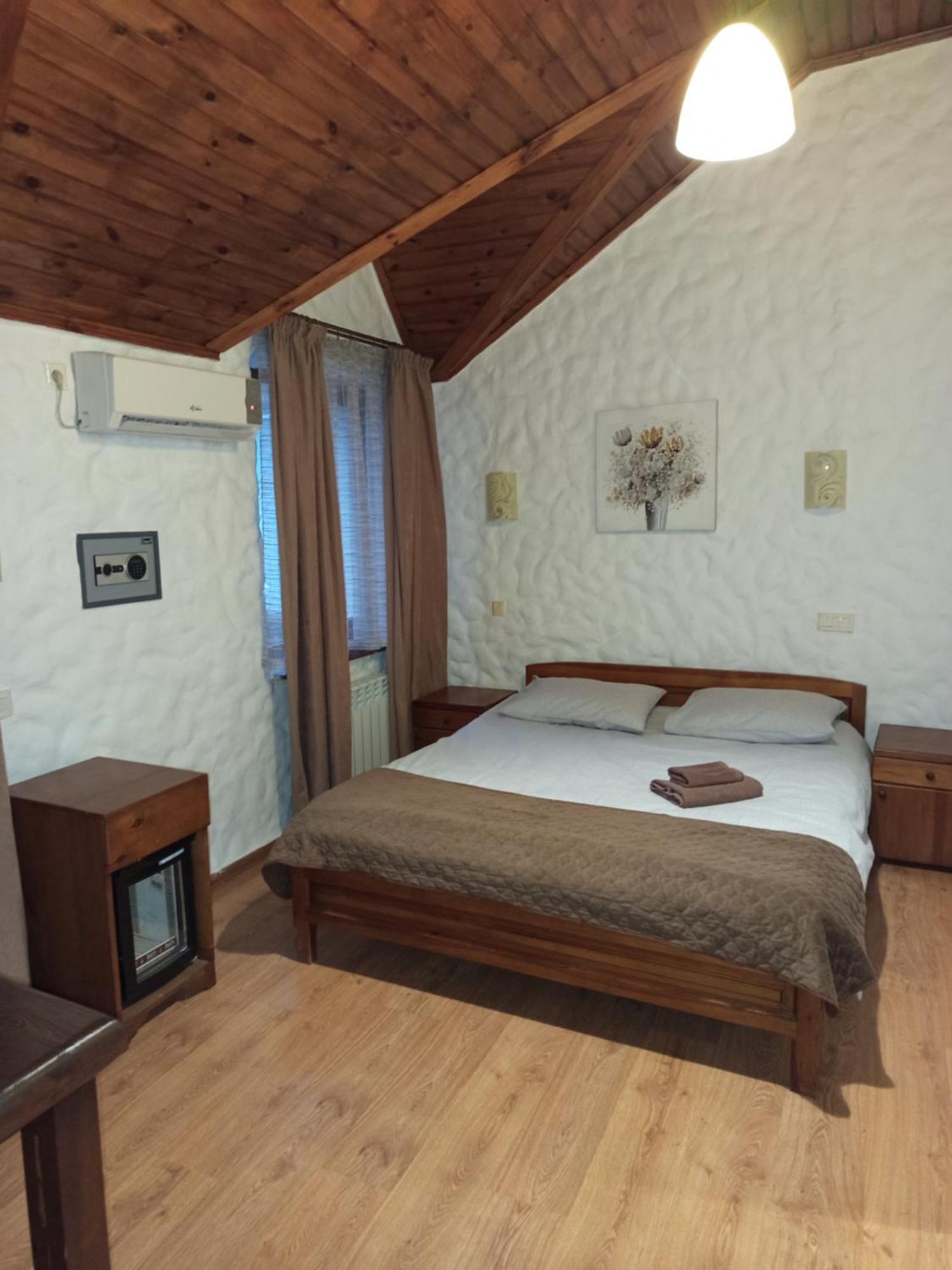 Hotel Complex Khutor à Velyka Omelyana Extérieur photo